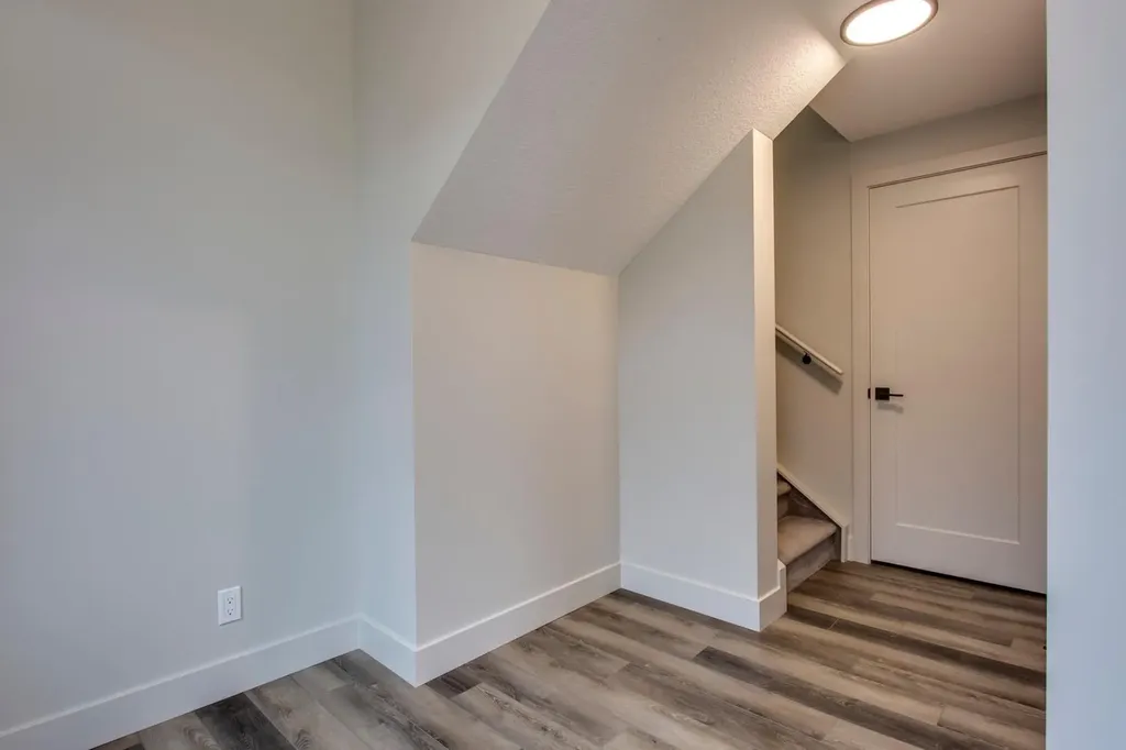 259 Royal Elm Road NW Calgary AB T3G 0G8