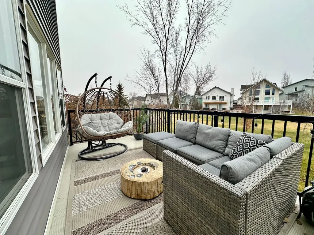 61 White Pelican Way Lake Newell Resort AB T1R 0X5