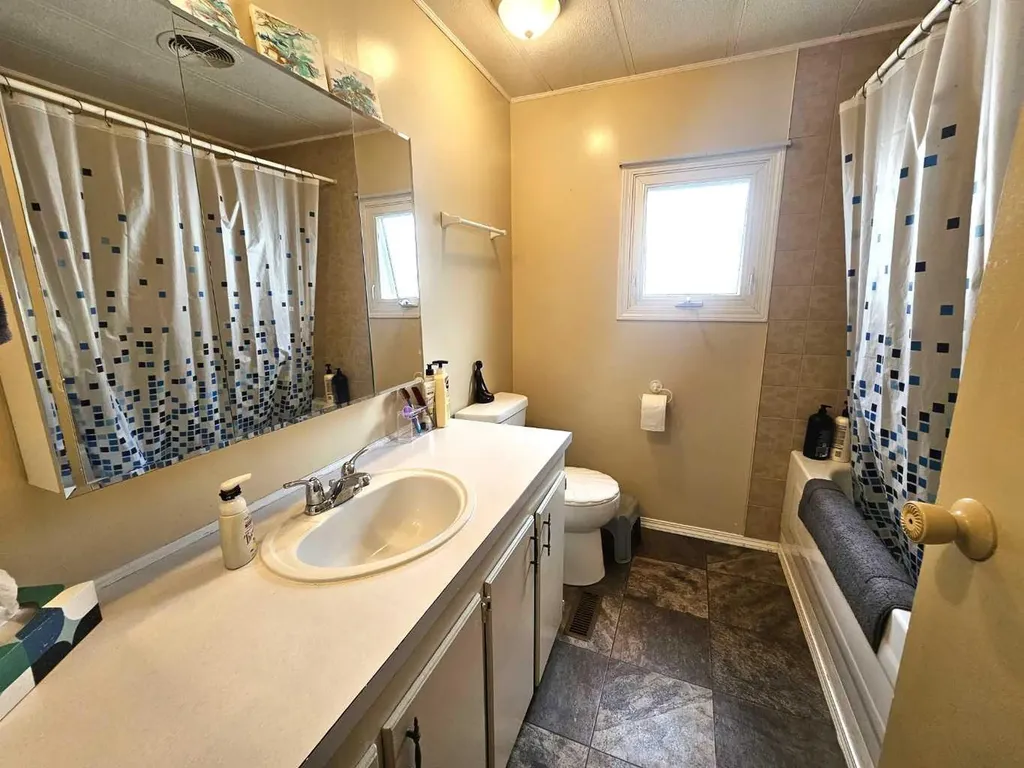 211 1st Avenue Torrington AB T0M 2B0