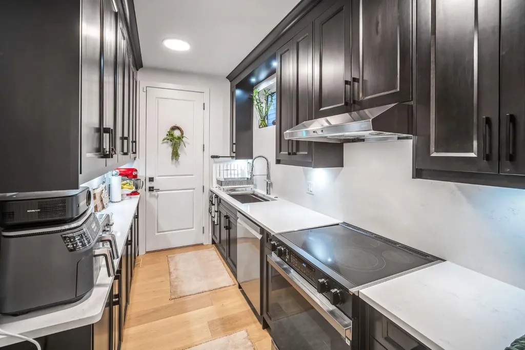 103 Aspen Summit Close SW Calgary AB T3H 6B3