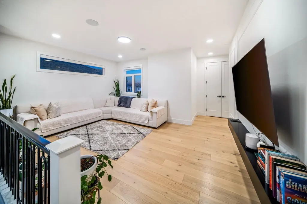 103 Aspen Summit Close SW Calgary AB T3H 6B3