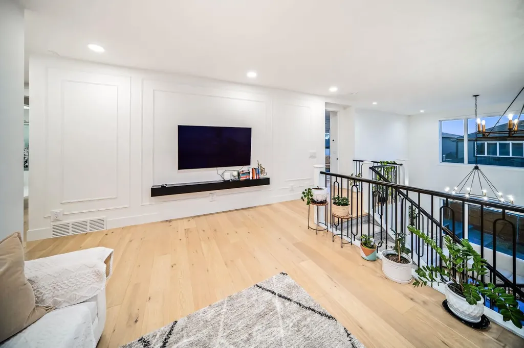 103 Aspen Summit Close SW Calgary AB T3H 6B3