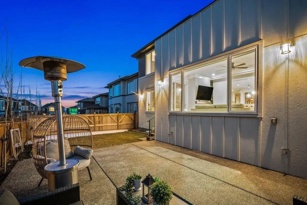 103 Aspen Summit Close SW Calgary AB T3H 6B3