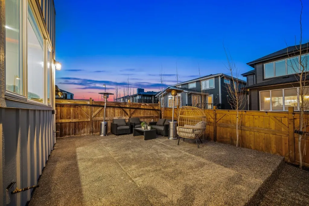 103 Aspen Summit Close SW Calgary AB T3H 6B3