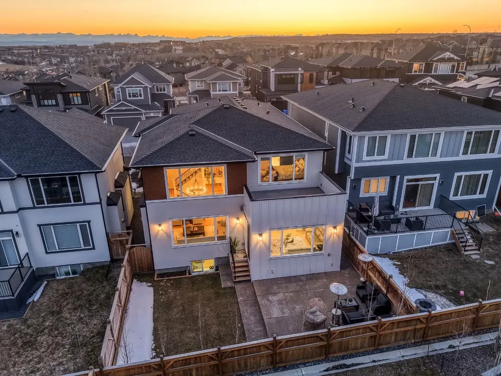 103 Aspen Summit Close SW Calgary AB T3H 6B3