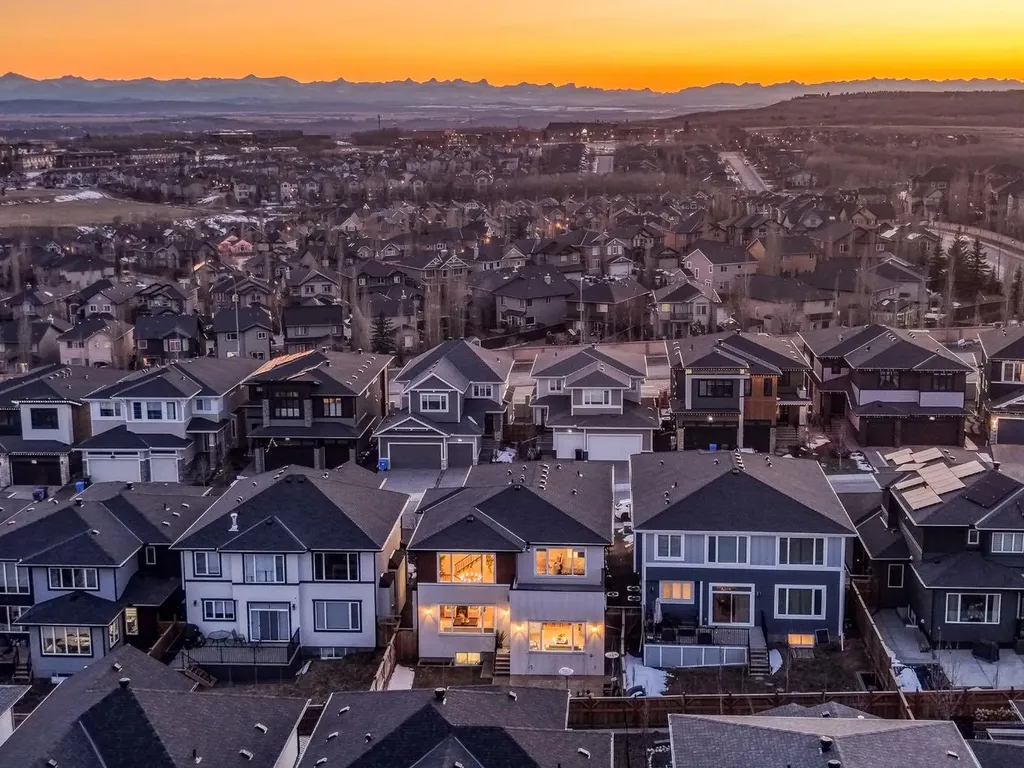 103 Aspen Summit Close SW Calgary AB T3H 6B3