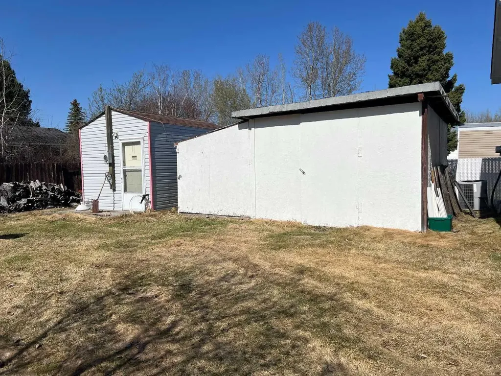 806 5 A Street Fox Creek AB T0H 1P0