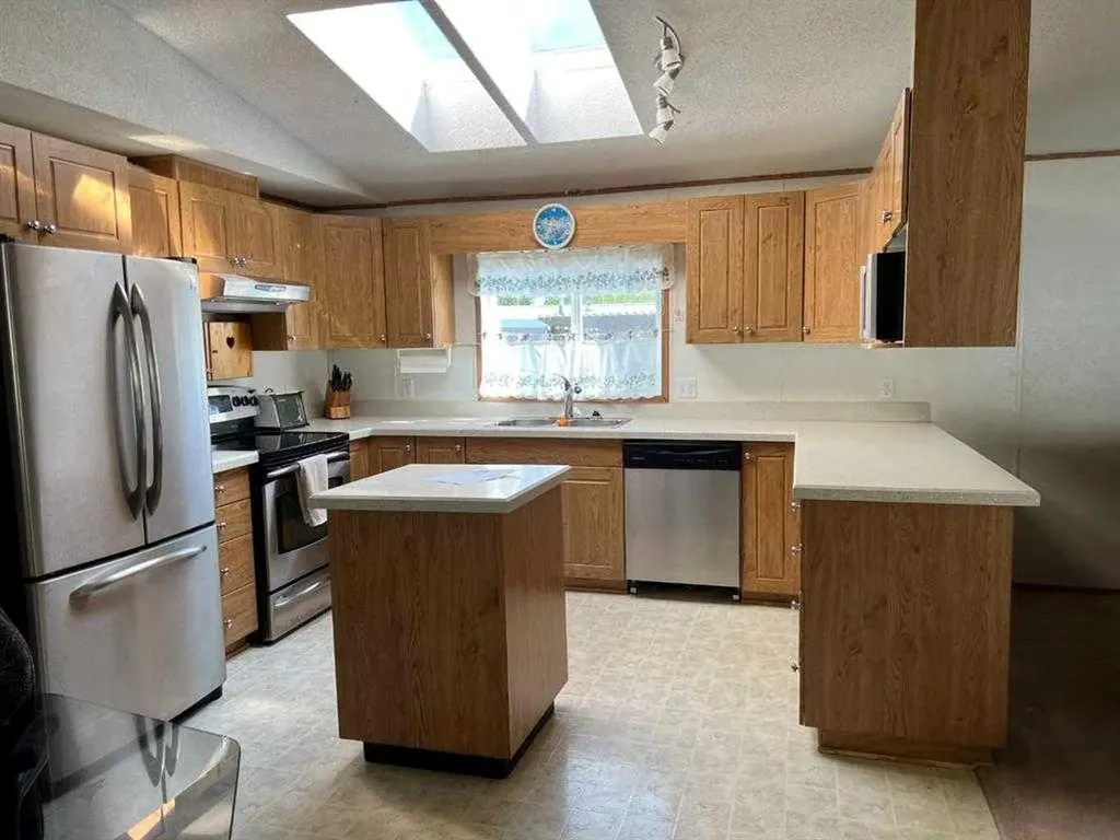 806 5 A Street Fox Creek AB T0H 1P0