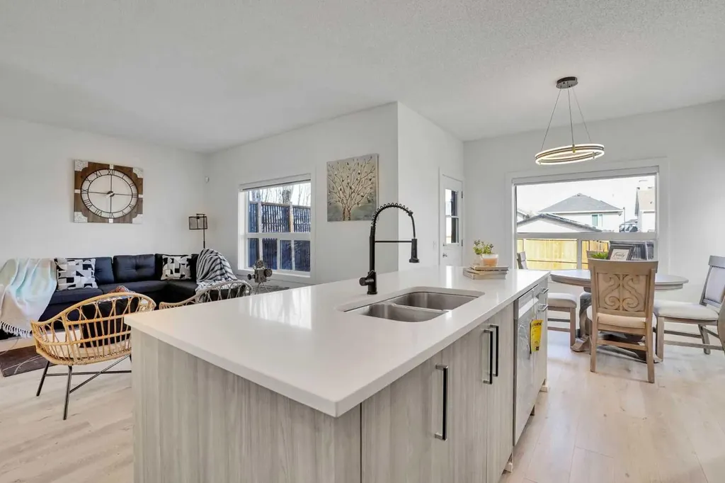 92 Prestwick Heath SE Calgary AB T2Z 4E4