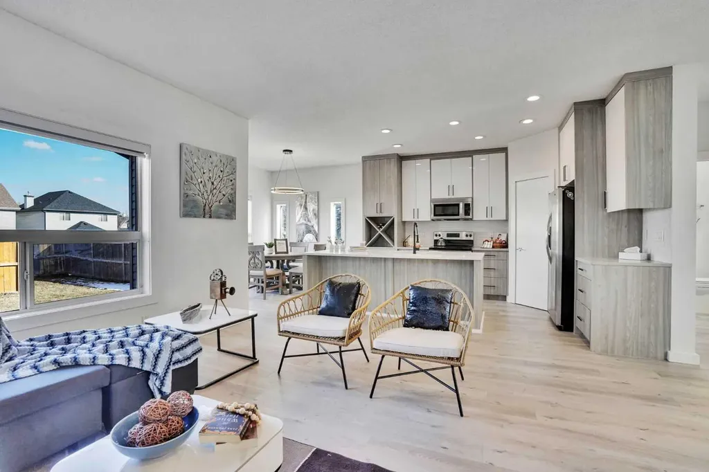 92 Prestwick Heath SE Calgary AB T2Z 4E4