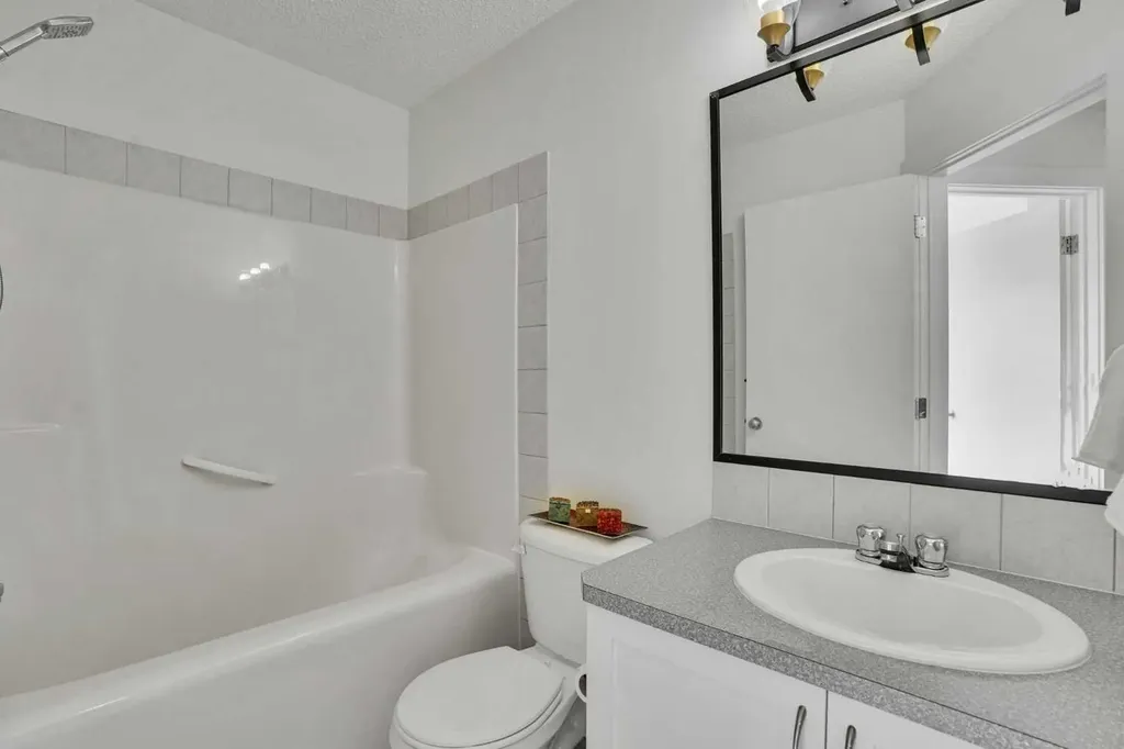 92 Prestwick Heath SE Calgary AB T2Z 4E4