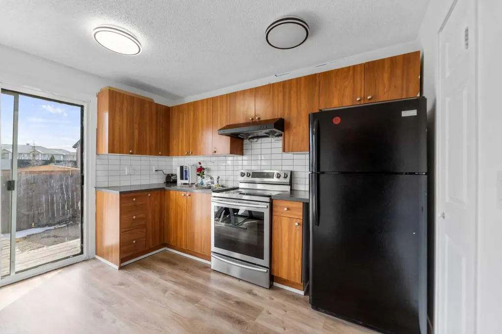 40 Pinecliff Close NE Calgary AB T1Y 4N5