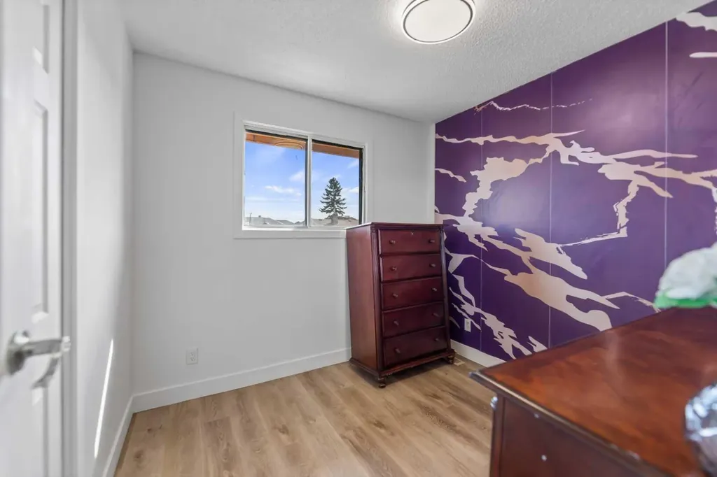 40 Pinecliff Close NE Calgary AB T1Y 4N5