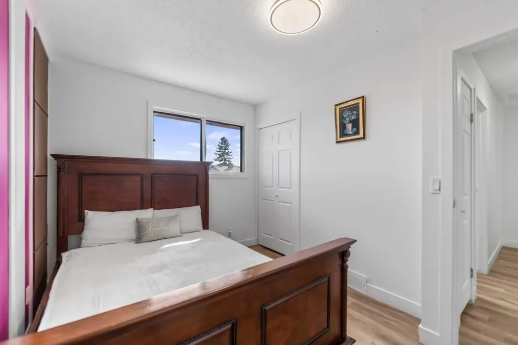 40 Pinecliff Close NE Calgary AB T1Y 4N5