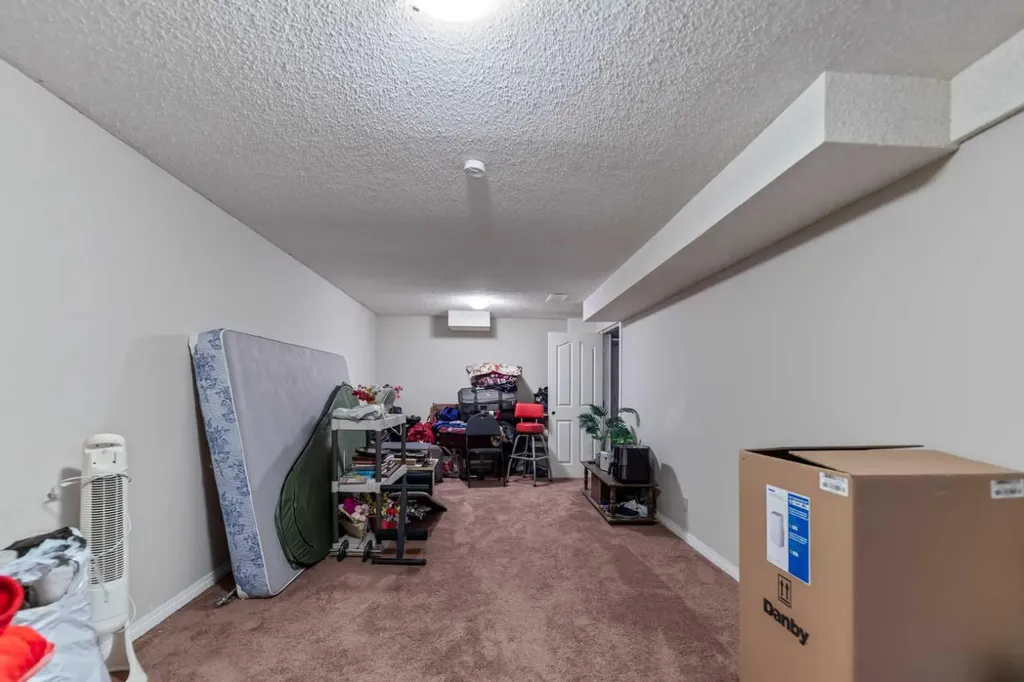 40 Pinecliff Close NE Calgary AB T1Y 4N5