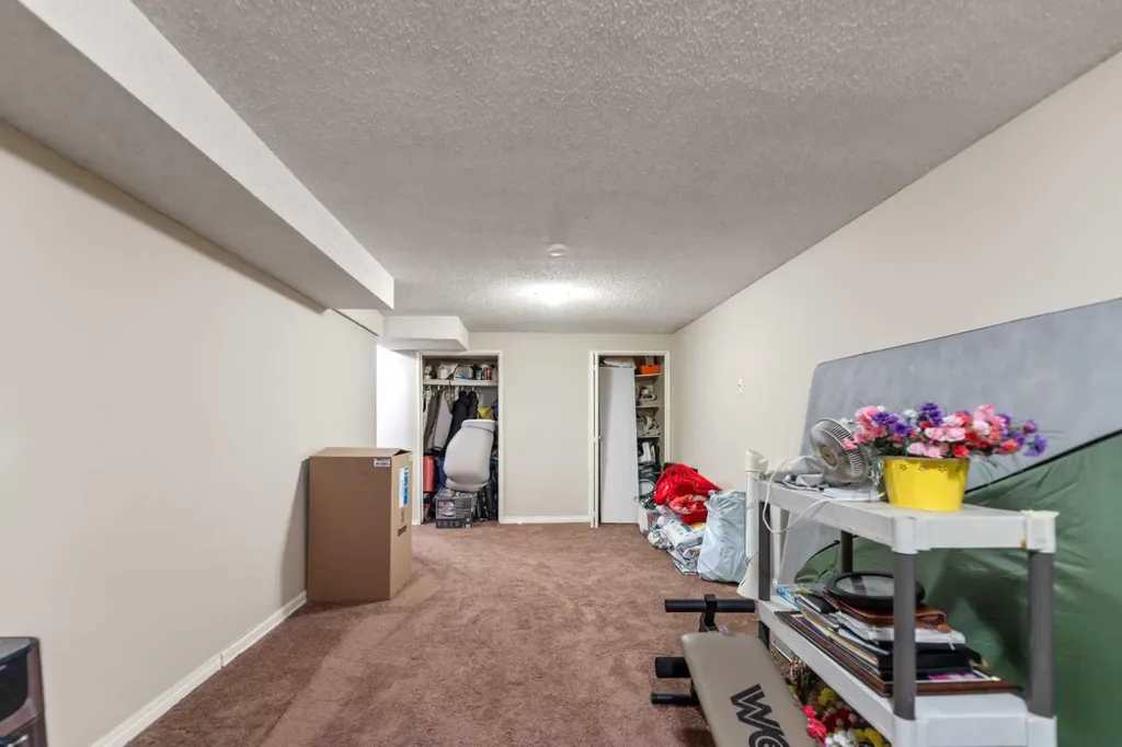 40 Pinecliff Close NE Calgary AB T1Y 4N5