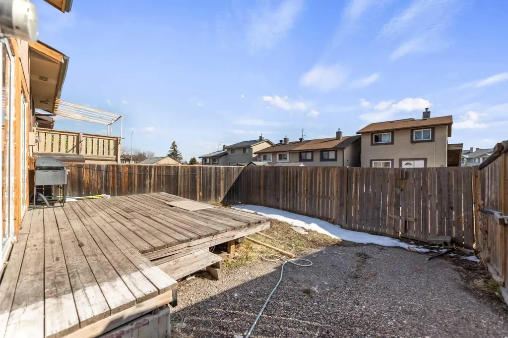 40 Pinecliff Close NE Calgary AB T1Y 4N5