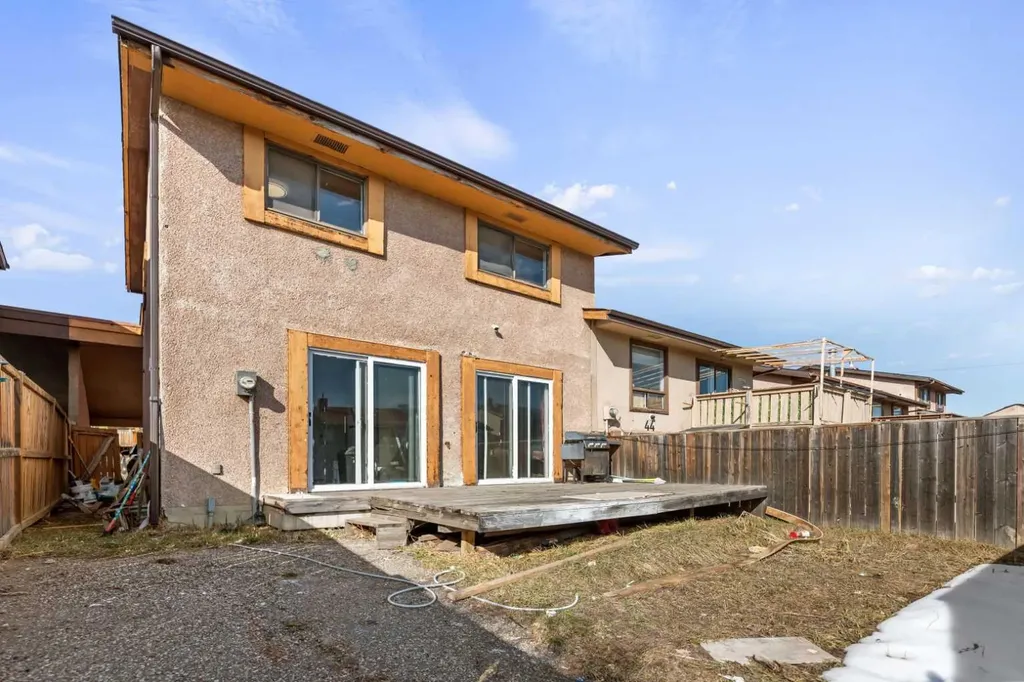 40 Pinecliff Close NE Calgary AB T1Y 4N5