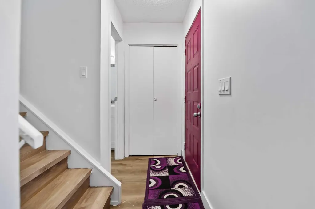 40 Pinecliff Close NE Calgary AB T1Y 4N5