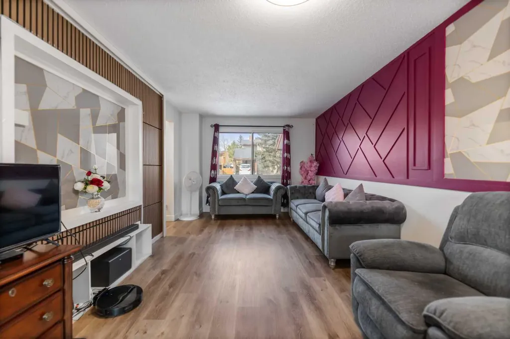40 Pinecliff Close NE Calgary AB T1Y 4N5