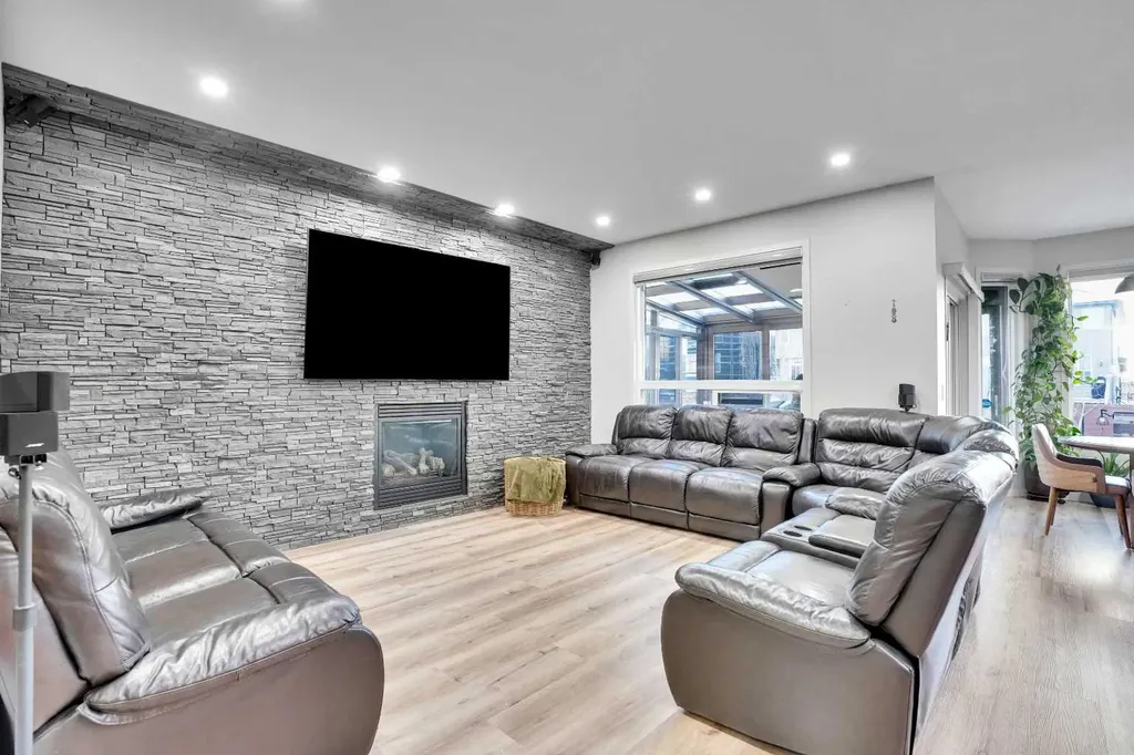 119 Panton Landing NW Calgary AB T3K 0W4