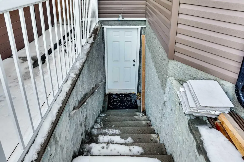 119 Panton Landing NW Calgary AB T3K 0W4