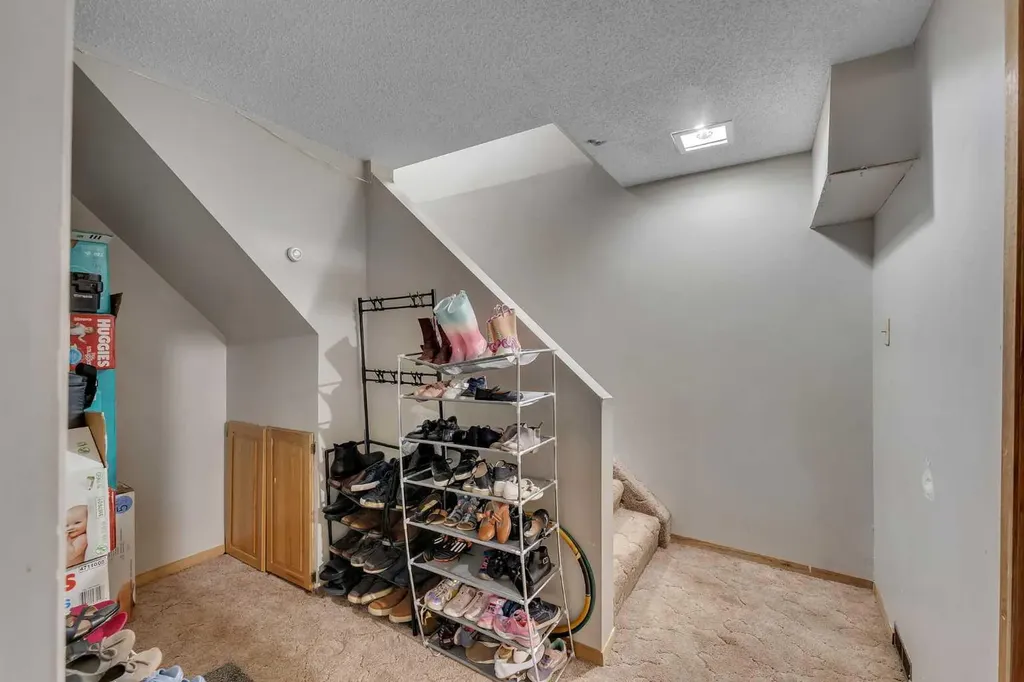 354 Aboyne Place NE Calgary AB T2A 5Y9