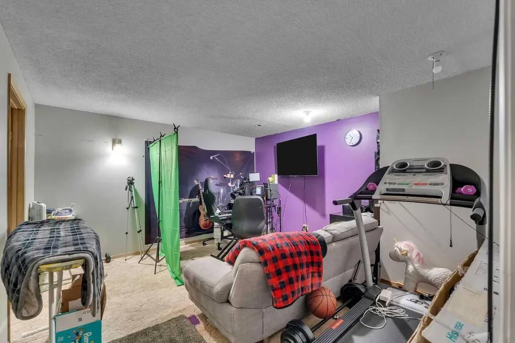 354 Aboyne Place NE Calgary AB T2A 5Y9