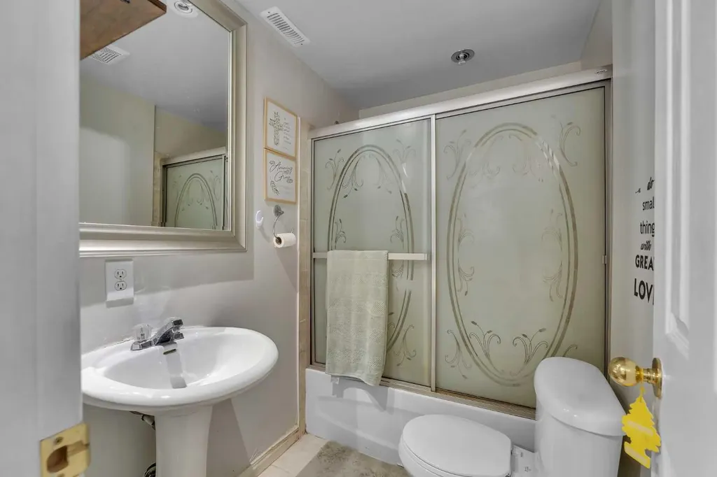 354 Aboyne Place NE Calgary AB T2A 5Y9