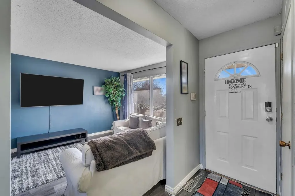 354 Aboyne Place NE Calgary AB T2A 5Y9
