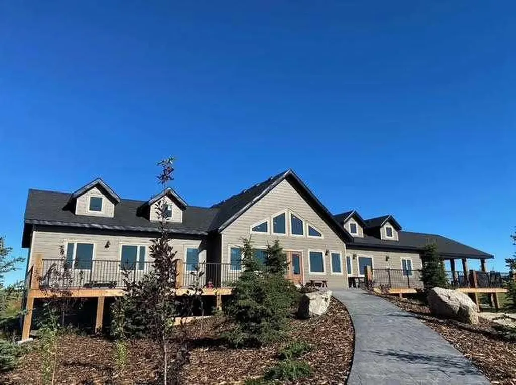 8 Travers Ridge Way Rural Vulcan County AB T0L 2B0