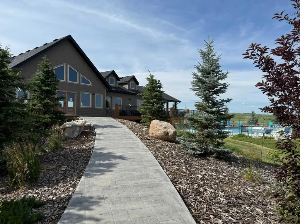 8 Travers Ridge Way Rural Vulcan County AB T0L 2B0