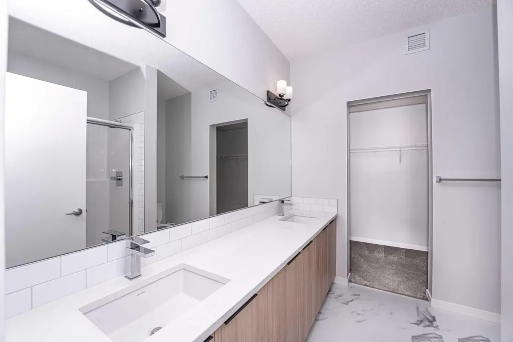 40 Carrington Plaza N Calgary AB T3P 1X7