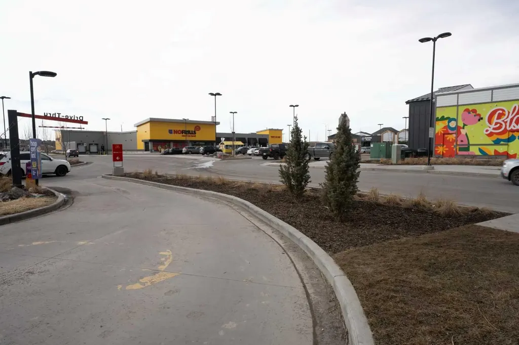 40 Carrington Plaza N Calgary AB T3P 1X7