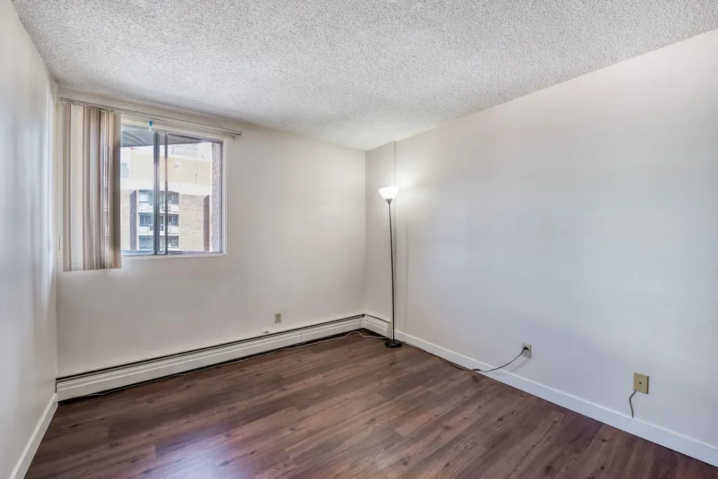 340 14 Avenue SW Calgary AB T2R 1H4