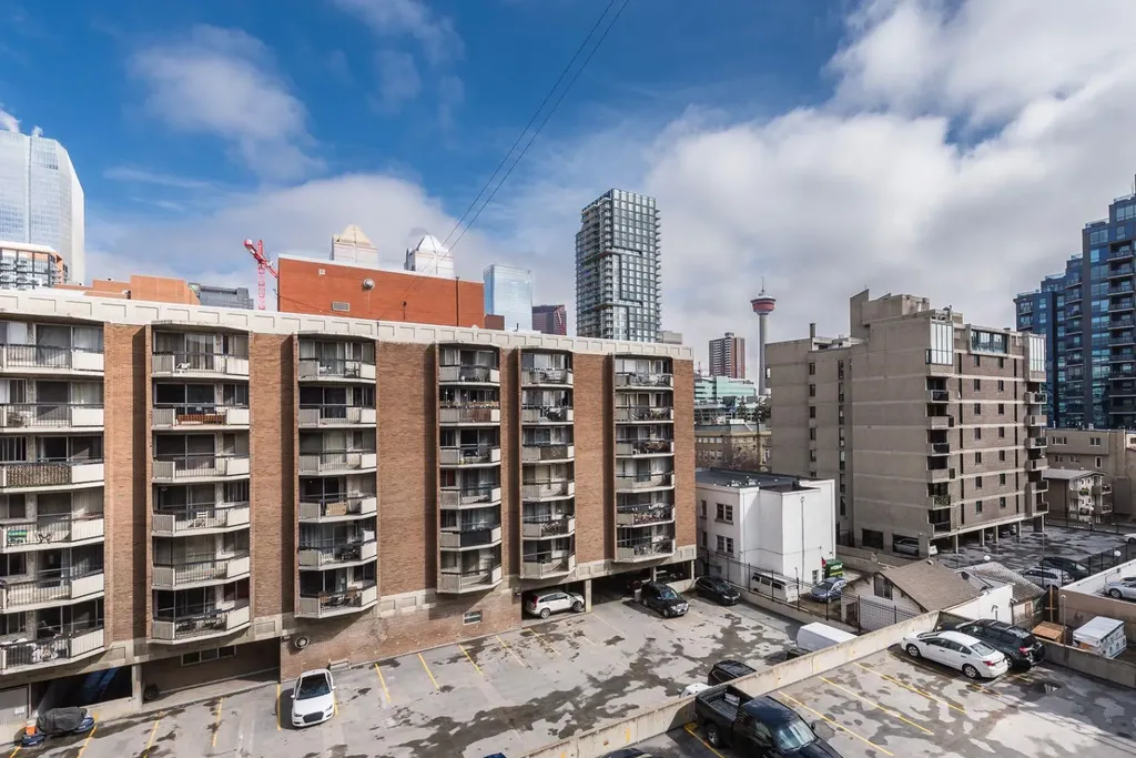 340 14 Avenue SW Calgary AB T2R 1H4