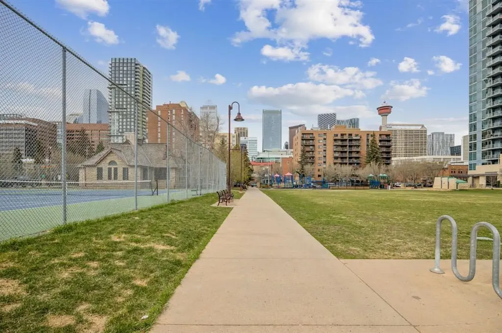 340 14 Avenue SW Calgary AB T2R 1H4