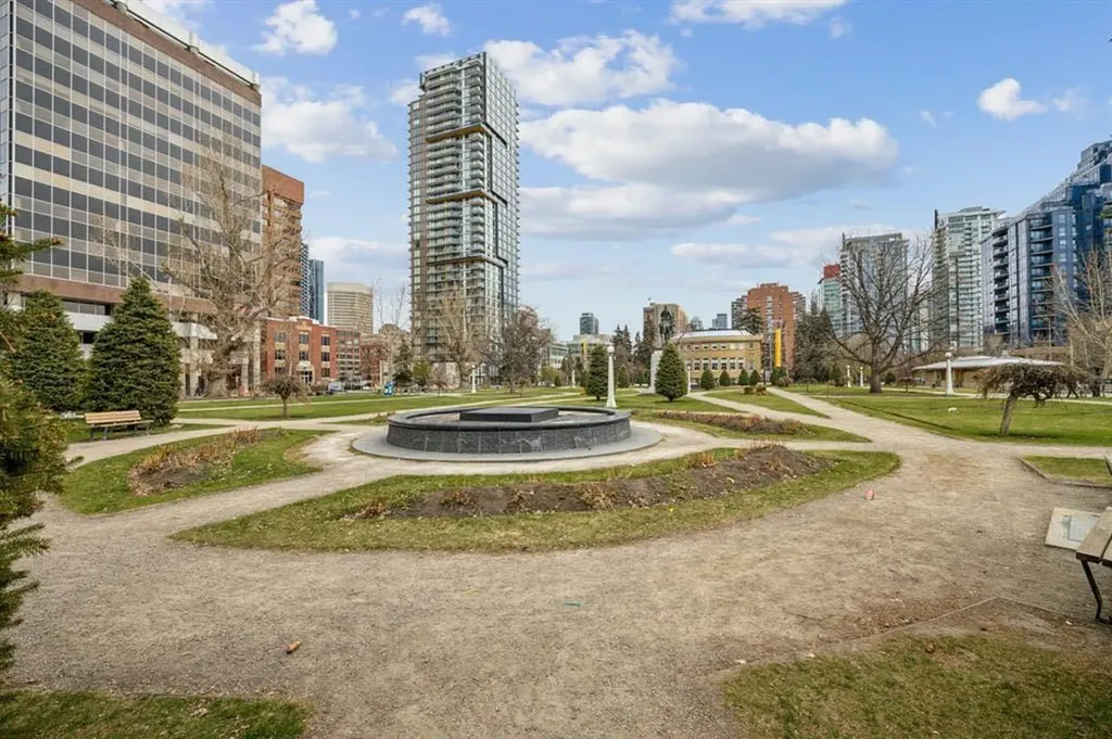 340 14 Avenue SW Calgary AB T2R 1H4