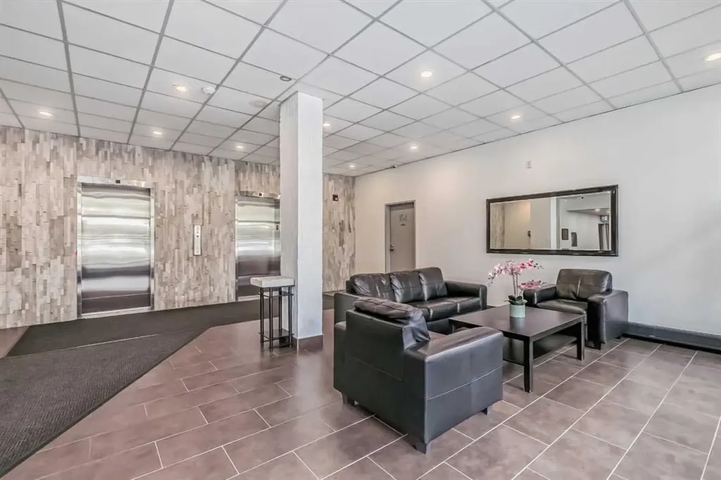 340 14 Avenue SW Calgary AB T2R 1H4