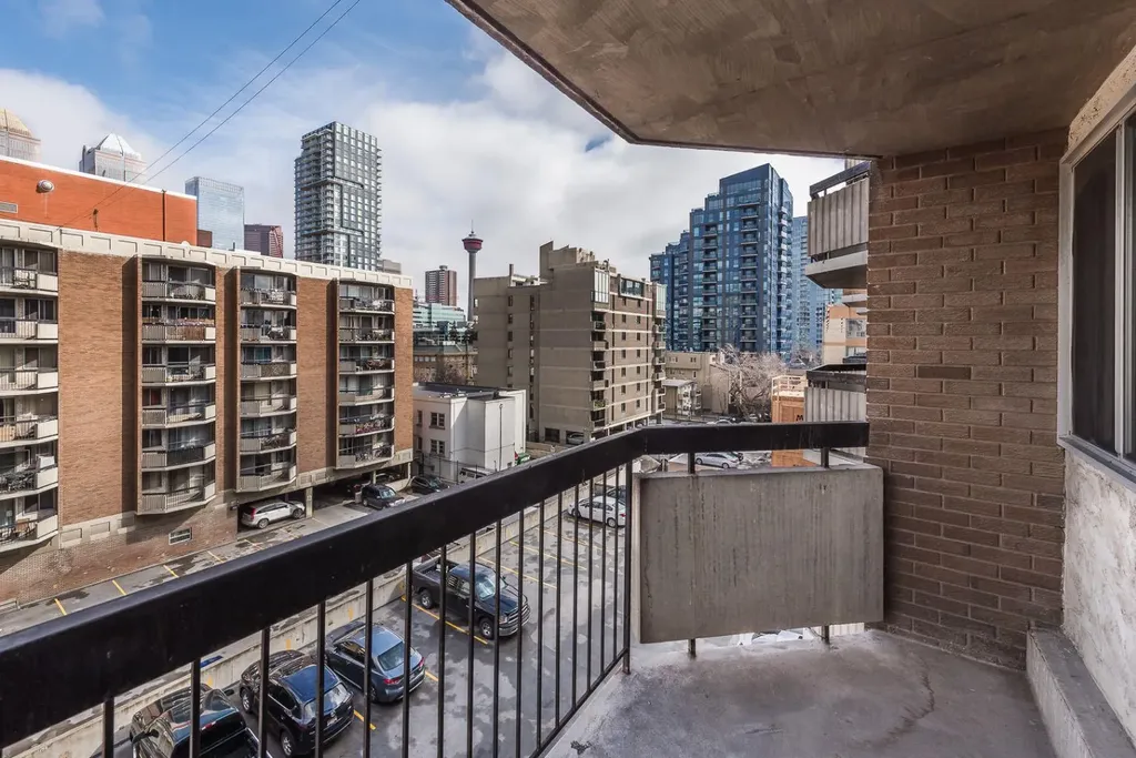 340 14 Avenue SW Calgary AB T2R 1H4