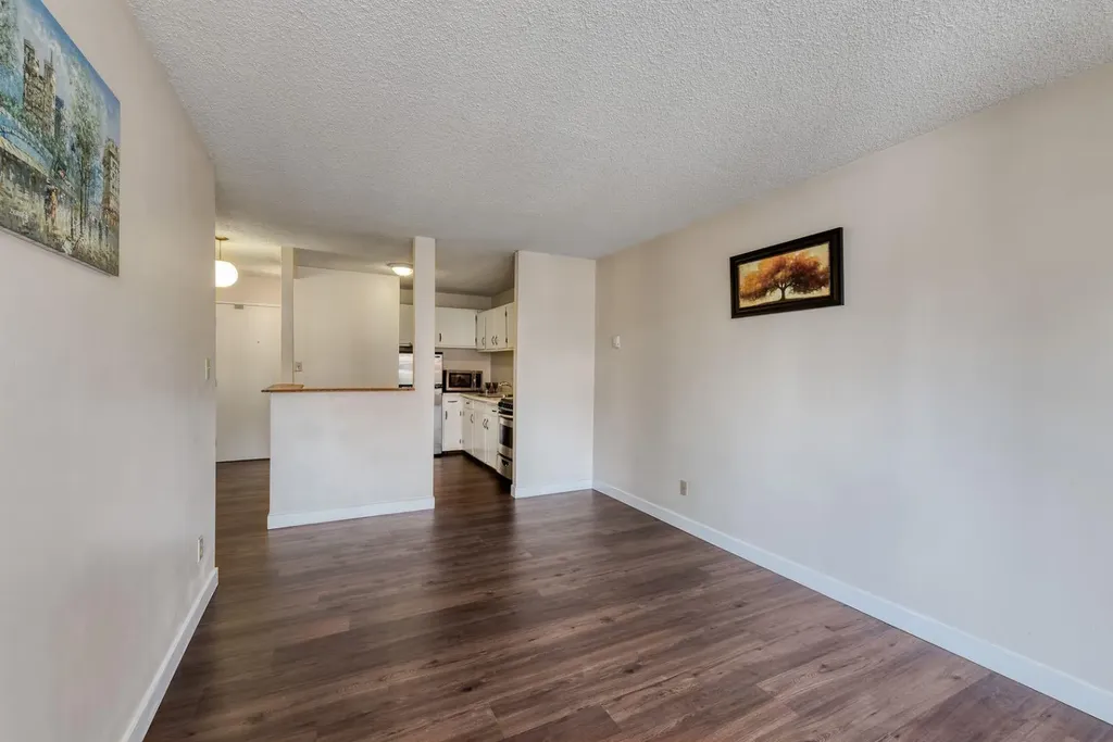 340 14 Avenue SW Calgary AB T2R 1H4