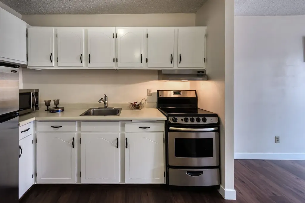 340 14 Avenue SW Calgary AB T2R 1H4