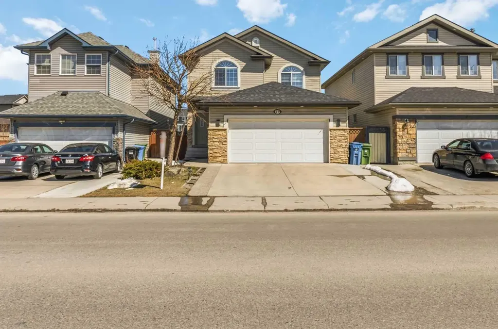 19 Saddleland Drive Calgary AB T3J5J3
