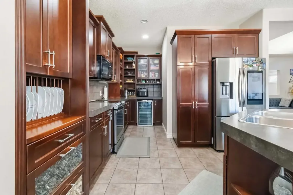 19 Saddleland Drive Calgary AB T3J5J3