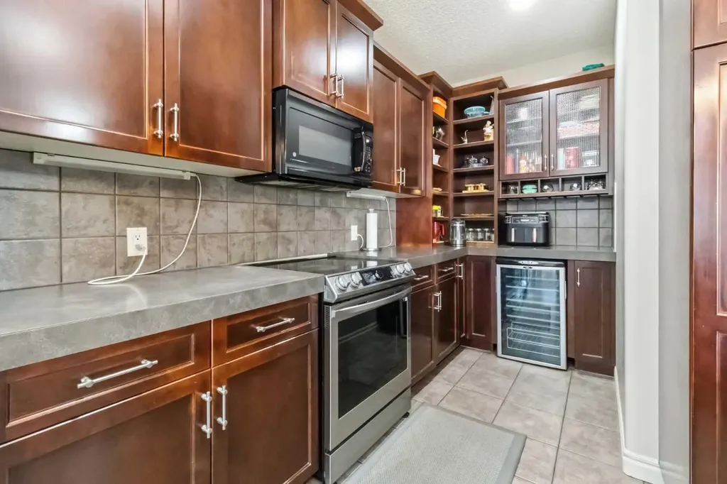 19 Saddleland Drive Calgary AB T3J5J3