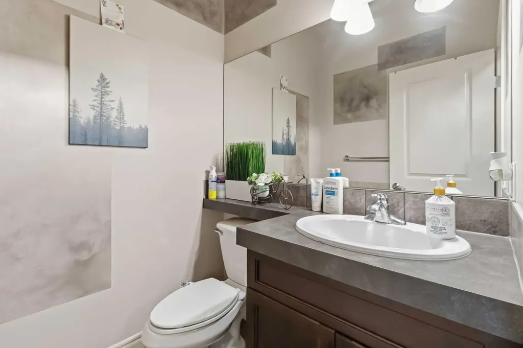 19 Saddleland Drive Calgary AB T3J5J3