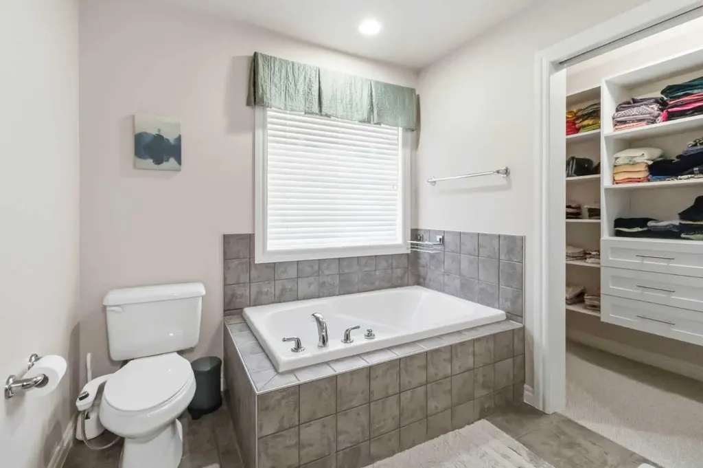 19 Saddleland Drive Calgary AB T3J5J3
