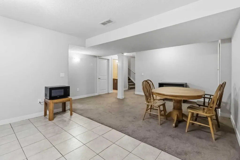 19 Saddleland Drive Calgary AB T3J5J3