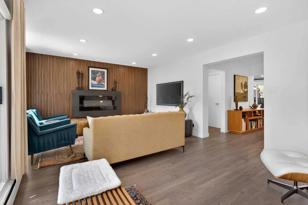 3130 66 Avenue SW Calgary AB T3E 5K8
