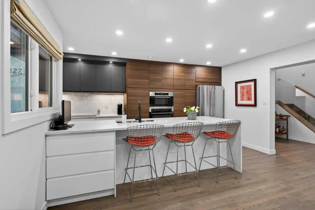 3130 66 Avenue SW Calgary AB T3E 5K8